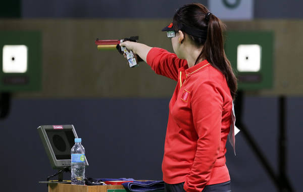 中国代表团 奥运首金 张梦雪 女子10米气手枪